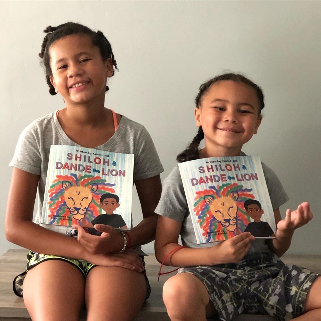 2 Girls holding Shiloh books