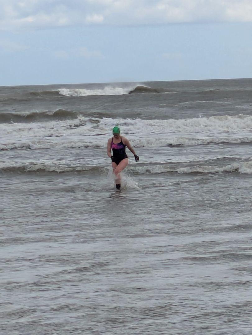 1 hour after high tide, windy day, rough sea, sting current, good for wave jumping 