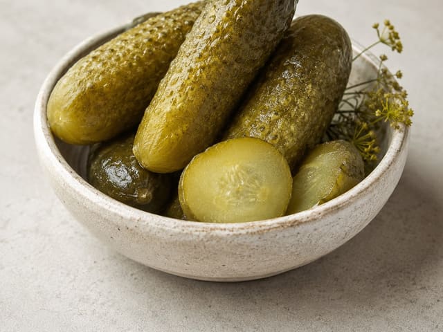 Fermented dill pickles (raw)