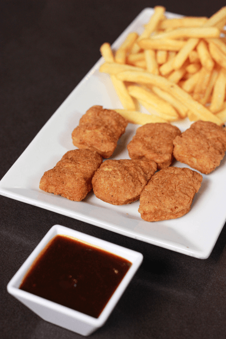 NUGGETS + PAPAS FRITAS