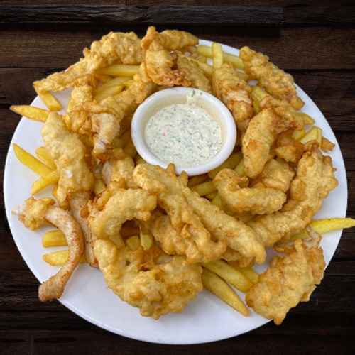 Tiras de Pollo Rebozadas con Papas Fritas