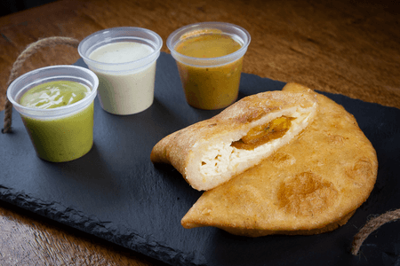 Empanada Plátano Con Queso