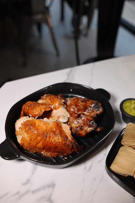 Medio pollo en brasas