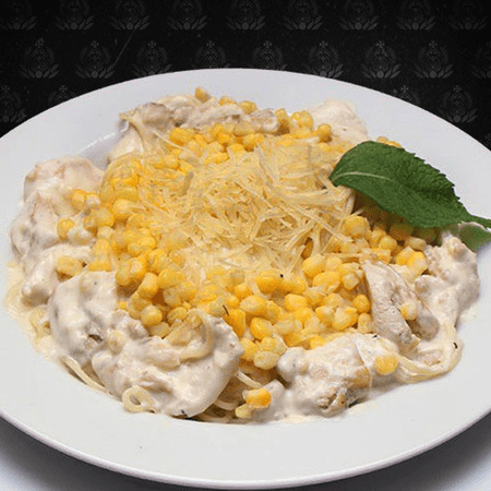 Pasta con pollo y maiz