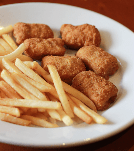 NUGGETS + PAPAS FRITAS