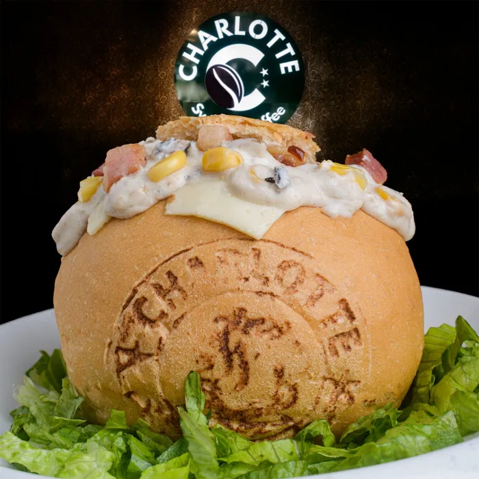 PAN RELLENO DE POLLO, MAIZ Y TOCINETA