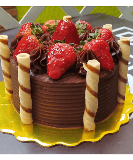 TORTA DE CHOCOLATE CON FRESA