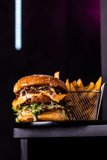 CESAR BURGER + PAPAS FRITAS