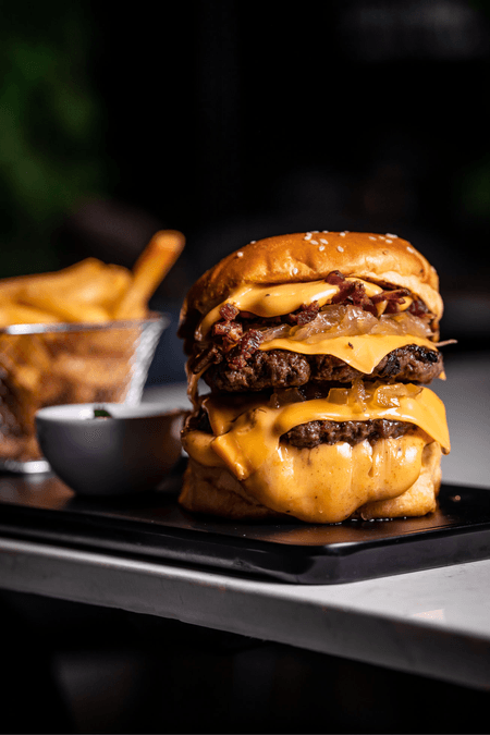 DOBLE CHEESE BURGER + PAPAS FRITAS