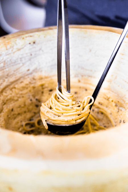 SPAGHETTI ALLA RUOTA TARTUFATA
