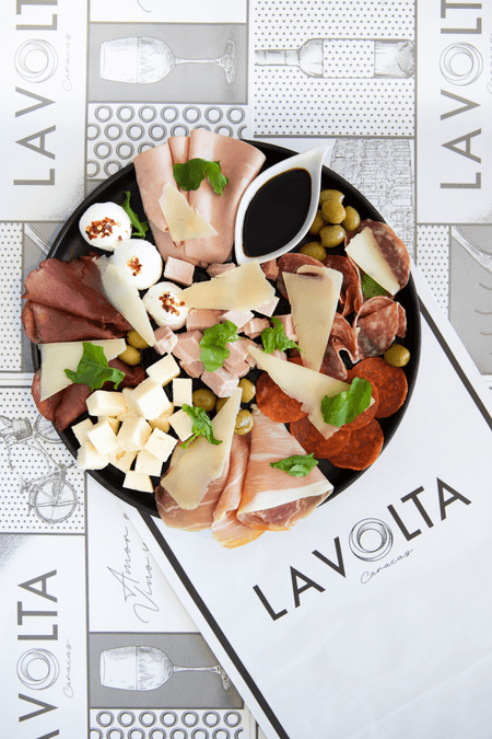 TABLA DE EMBUTIDOS CON PIADINA CRUJIENTE