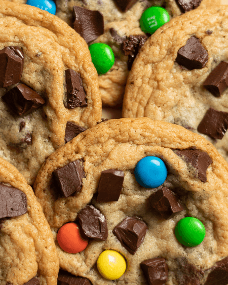 M&M CHOCOLATE CHIP COOKIE