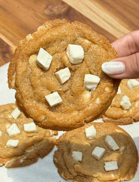 WHITE CHOCOLATE CHIP COOKIE 