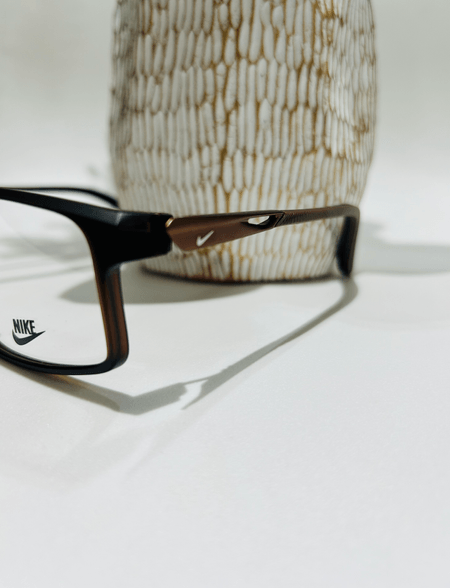 MONTURA CORRECTIVA NIKE MARRON MATE