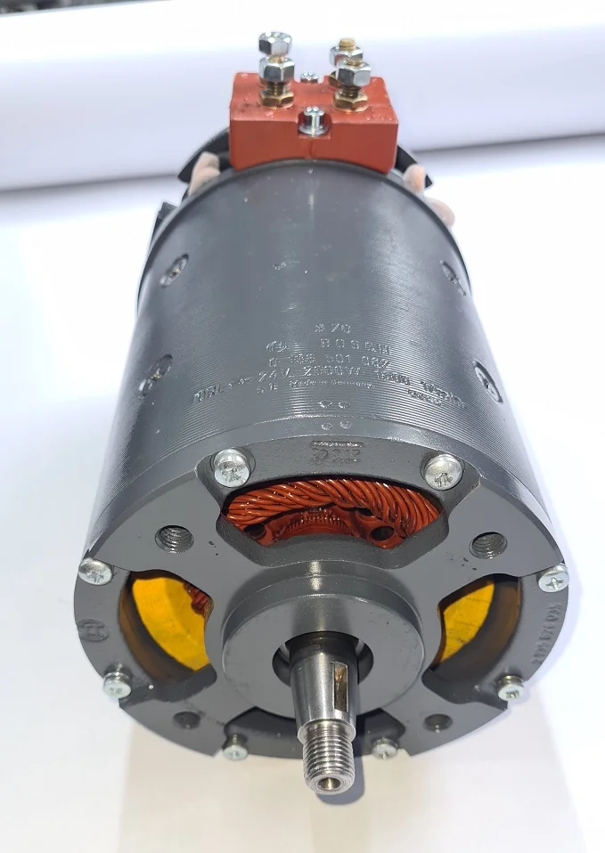 Zdjęcie 2 · Silnik D.C Bosch 0136501062 24V 2kW