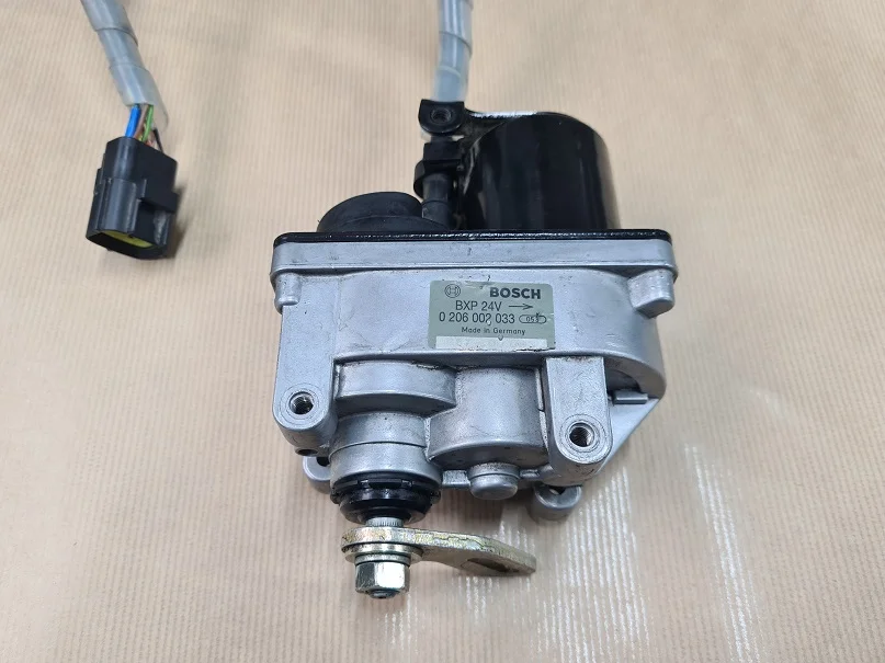 Silnik D.C BOSCH 0206002033 24V