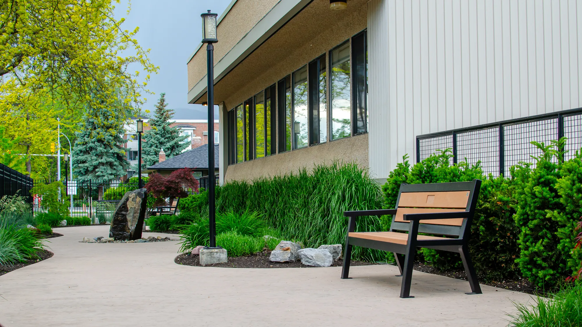 Wishbone Rutherford Memorial Benches at David Lloyd Jones Home i
