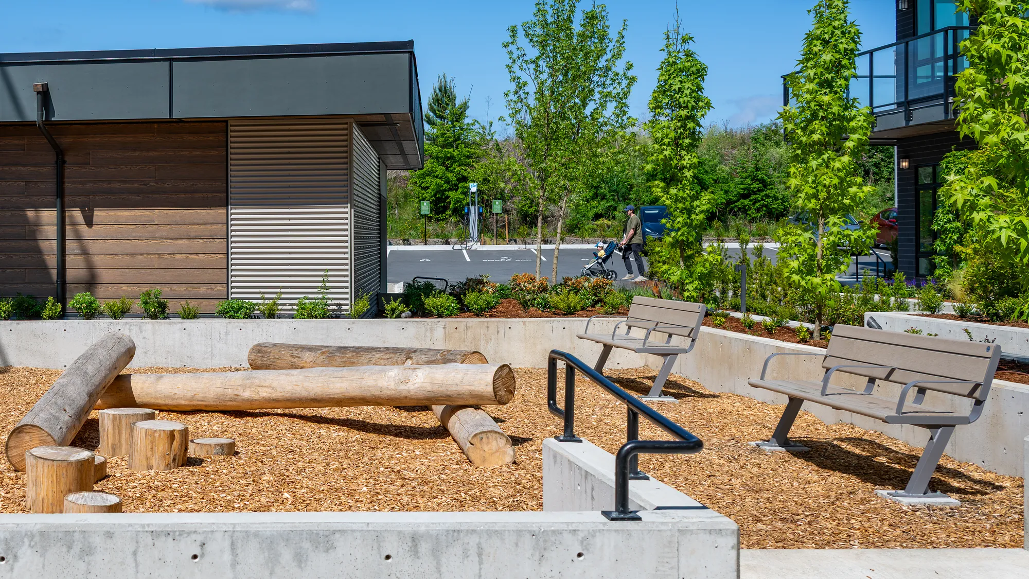 Wishbone Bayside Benches at Bella Vista Apartments in Central Sa