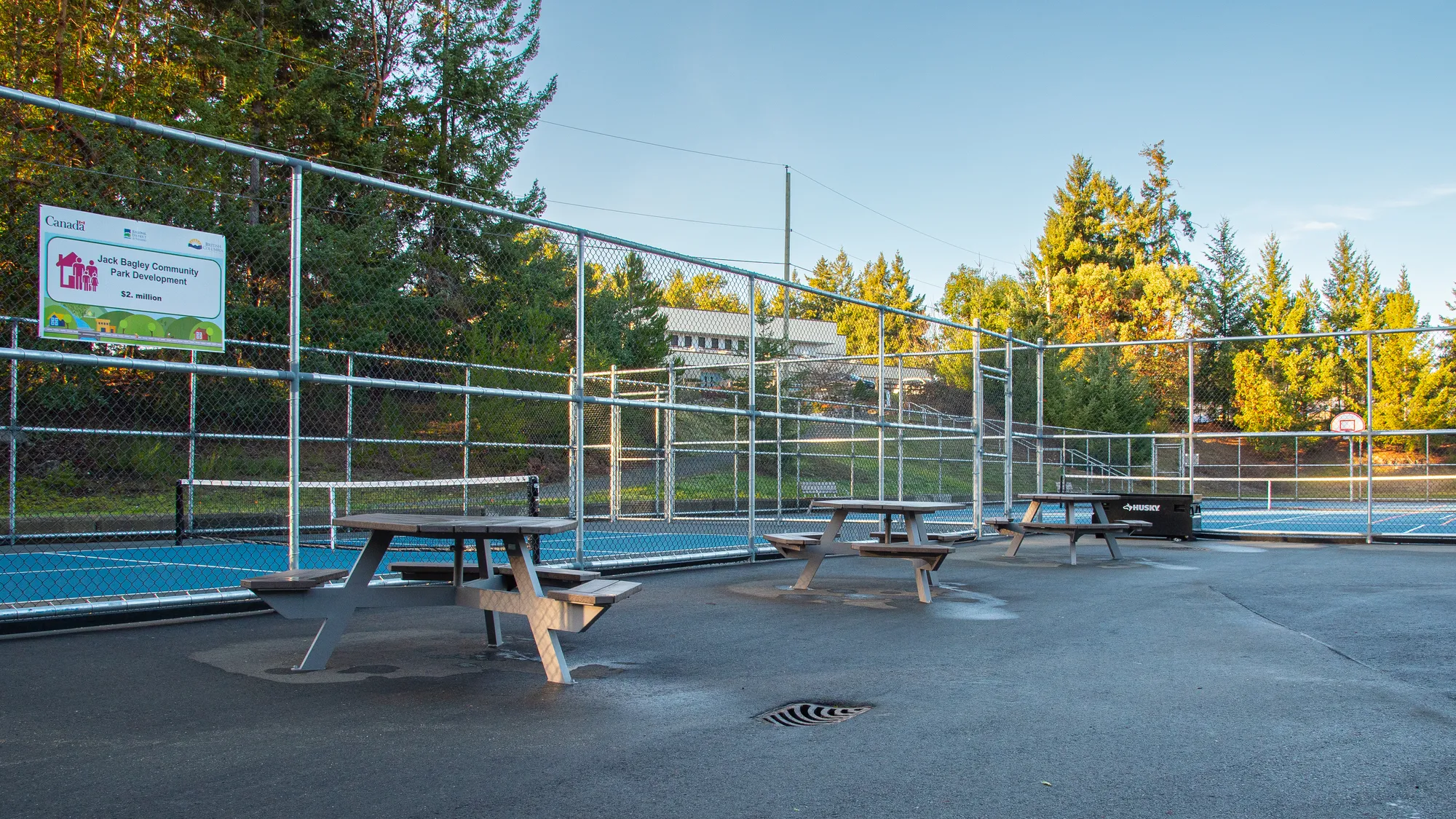 Wishbone Bayview Hexagonal Wheelchair Accessible Picnic Tables i