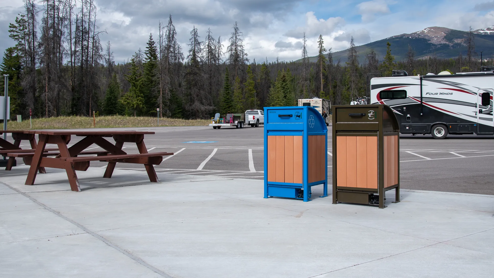 Wishbone Freedom 32 Bear Resistant Waste and Recycling Receptacl