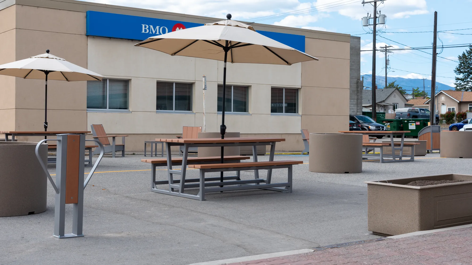 Wishbone Heavy Duty Free Standing Rutherford Picnic Tables in Os