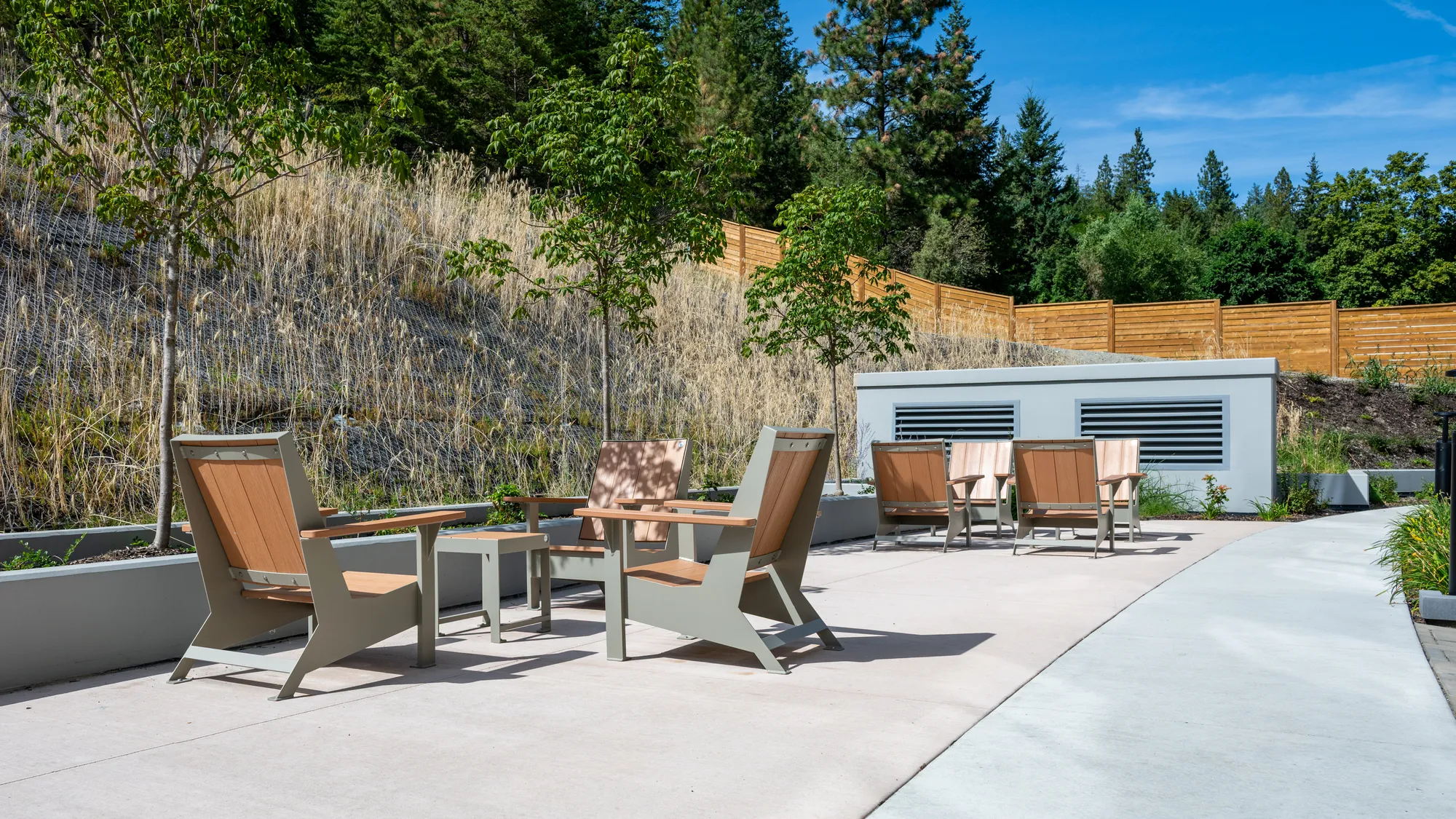 Wishbone JEM Lounge Chairs and Side Table at Cara Glen Appartmen