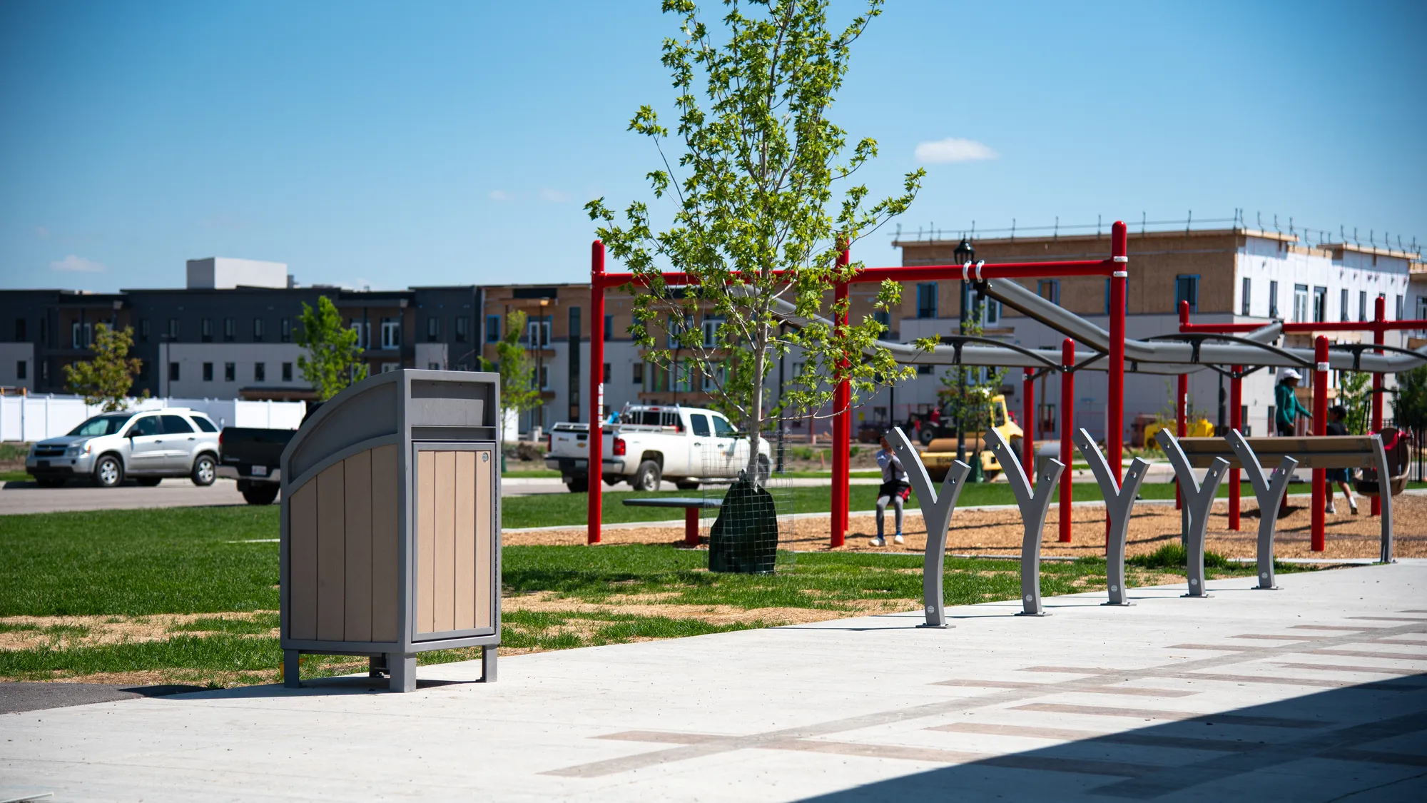 Wishbone Modena Curved Top Waste Receptacle at Horizon Station P