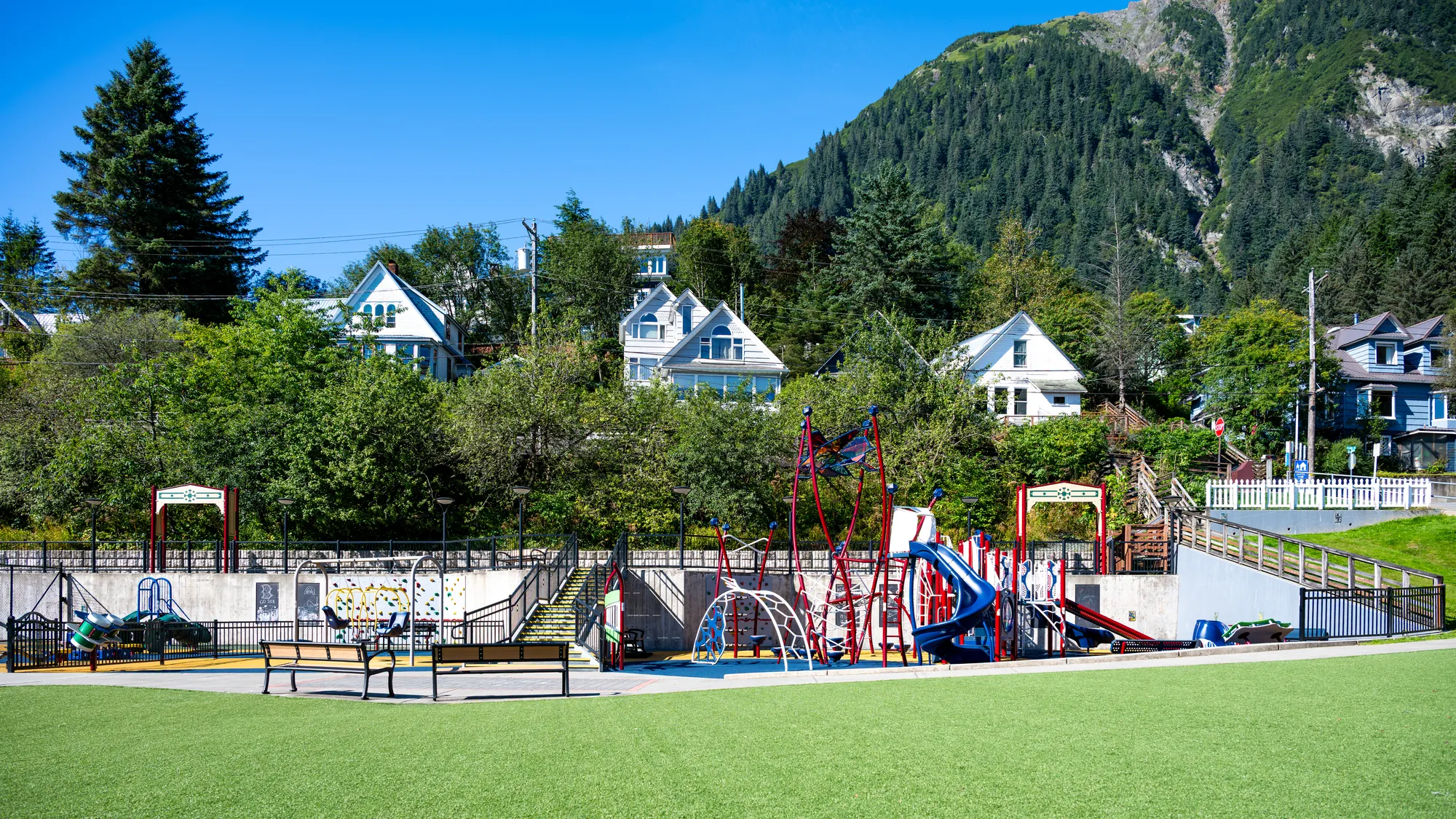 Wishbone Mountain Classic Benches at Capital School Park in June