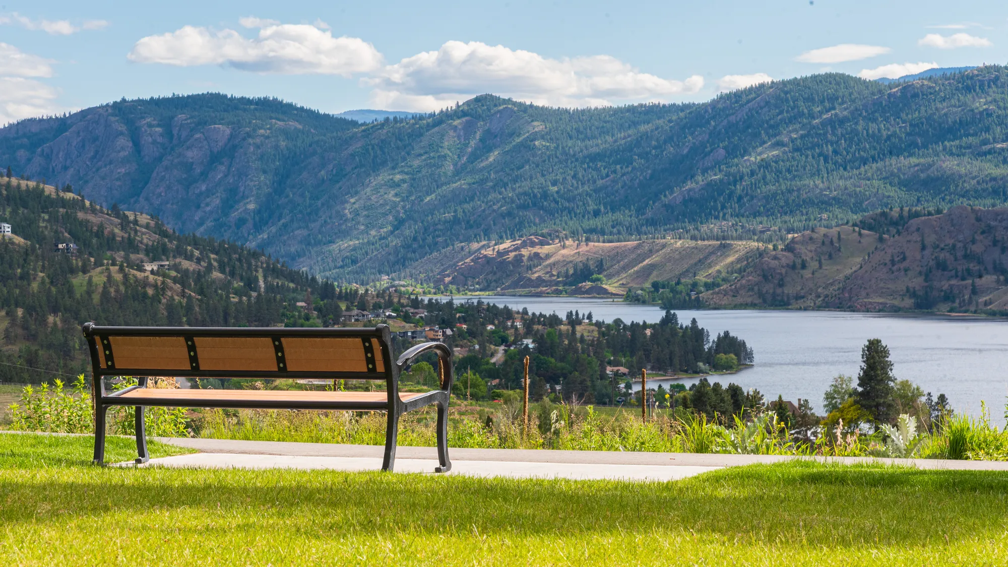 Wishbone Mountain Classic Wide Body Memorrial Bench at Heritage — ambient loop