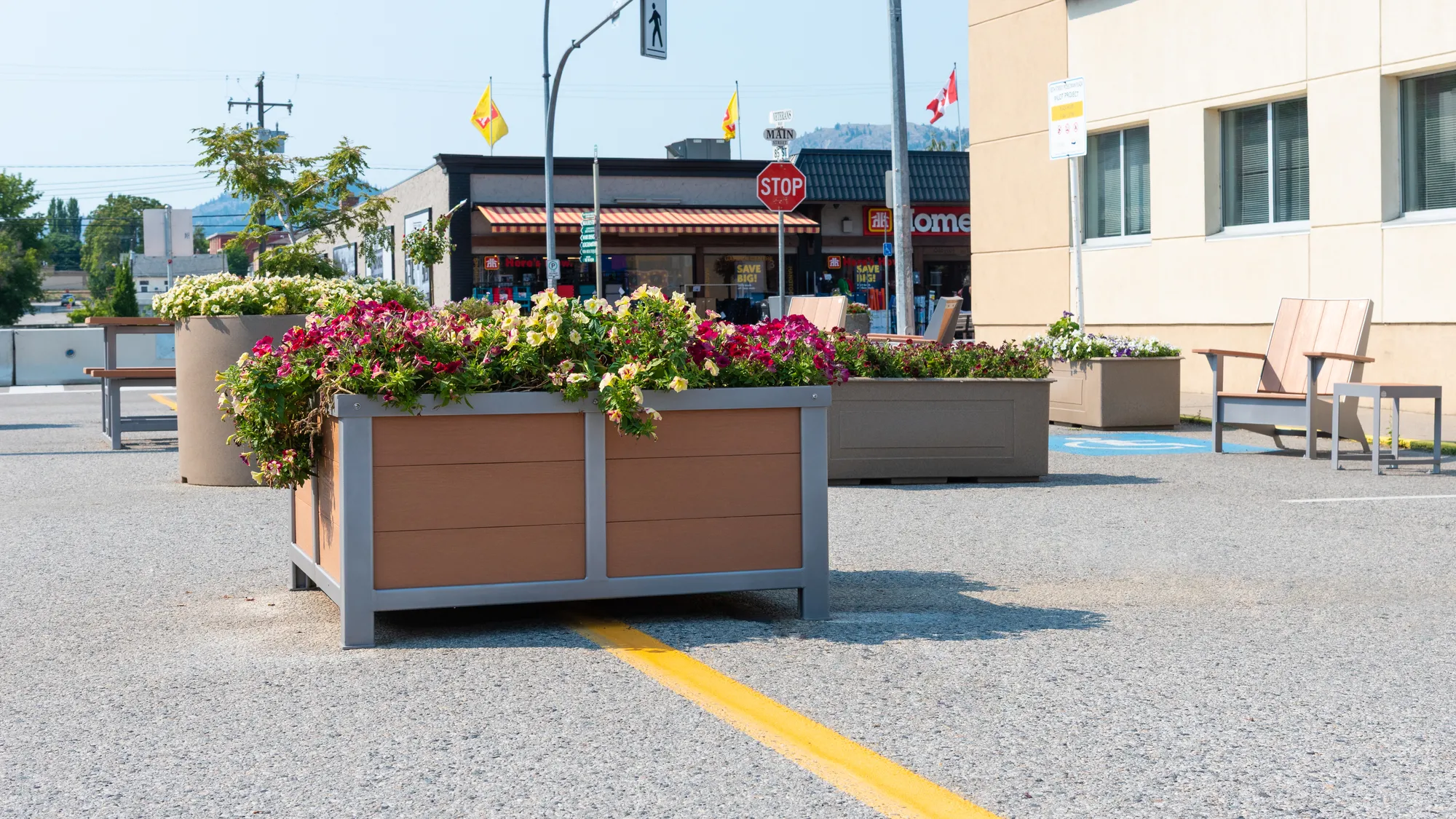 Wishbone Rutherford 4x4 Planter in Osoyoos, BC