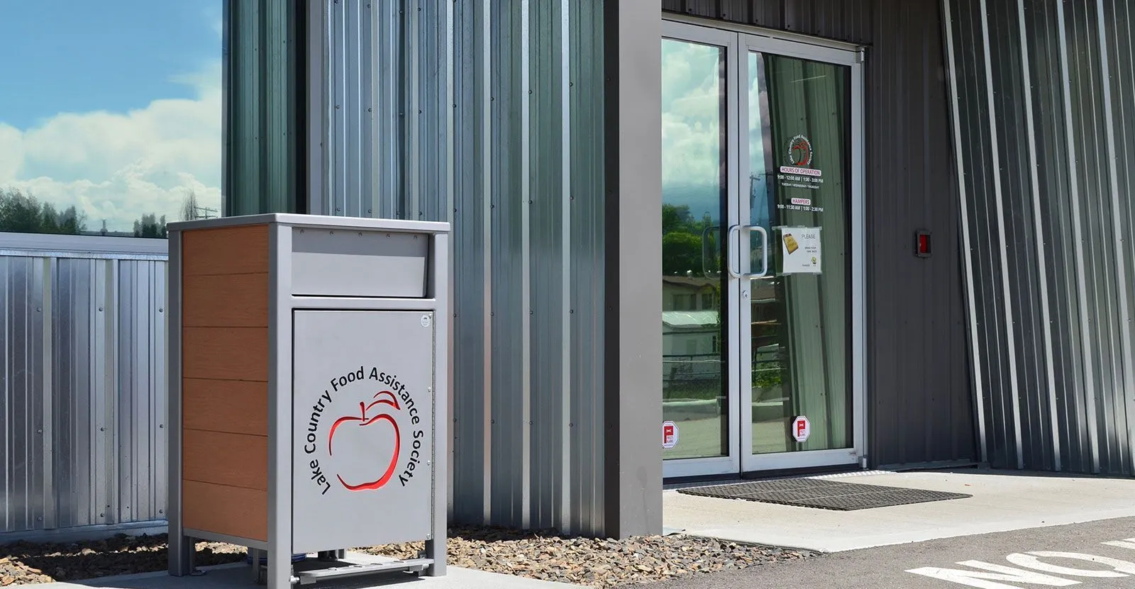 Urban Form waste receptacle with recycled plastic lumber panels provides a convenient and stylish solution for waste management. The bin is located outside the Lake Country Food Assistance Society building.