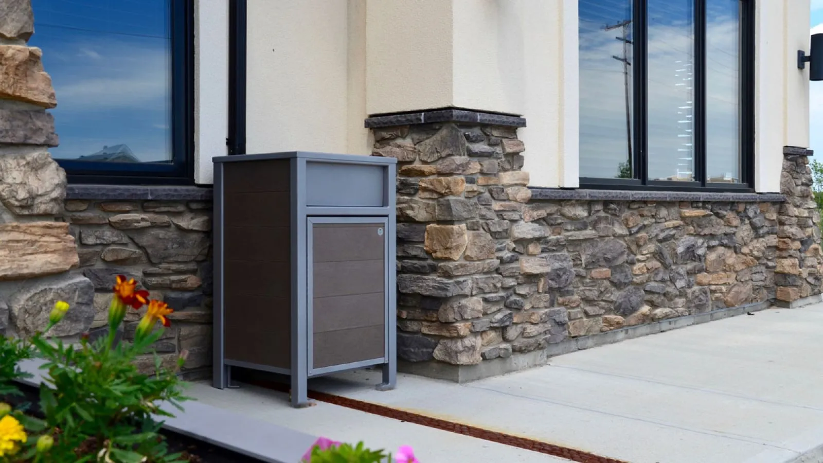 Urban Form waste receptacle with recycled plastic lumber and powder-coated metal frame. This litter bin is suitable for commercial or municipal settings.