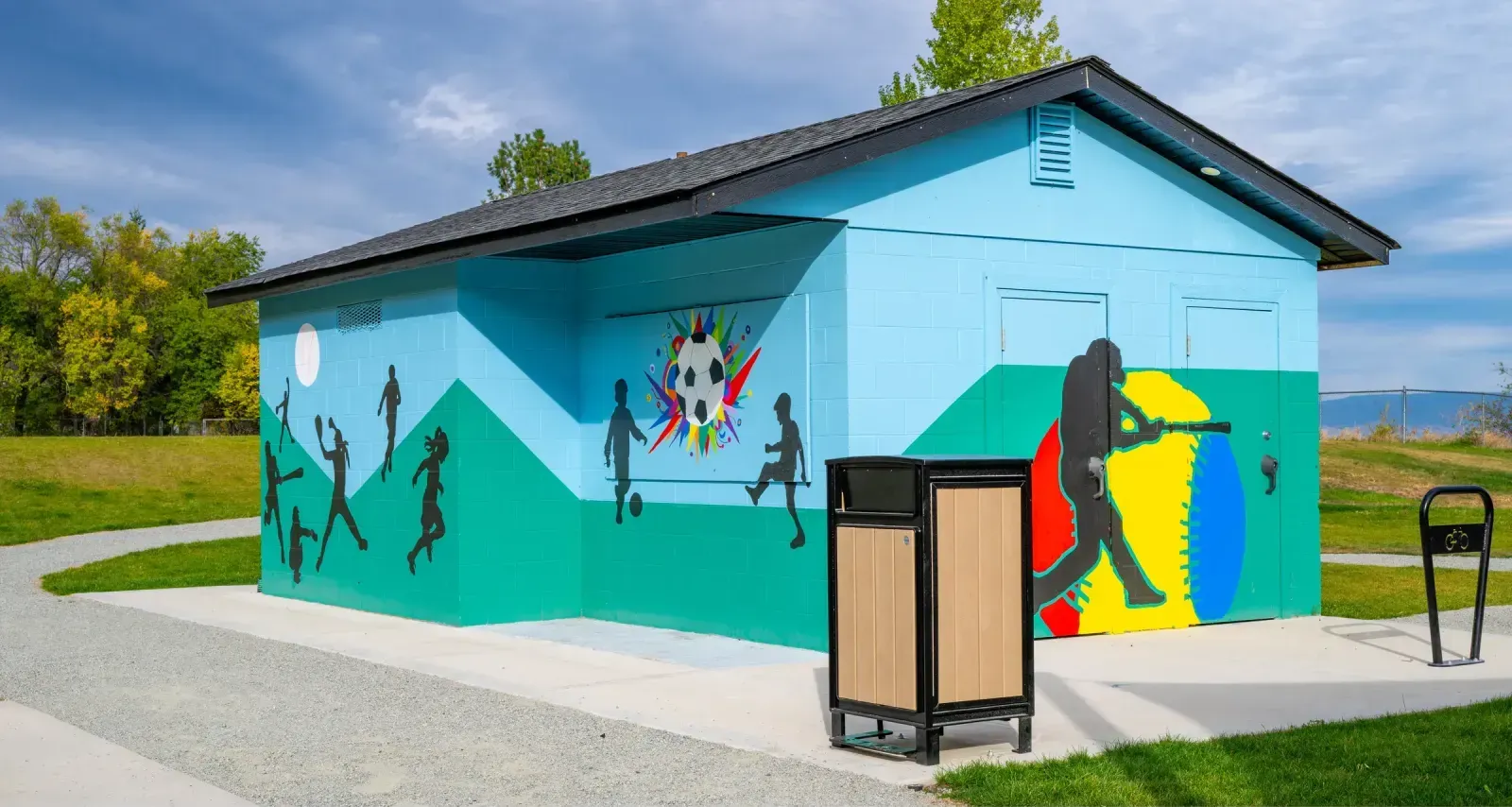 Beselt Square Top Waste Receptacle at Turner Park in Peachland, British Columbia. This durable litter bin features recycled plastic lumber and a powder-coated metal frame.