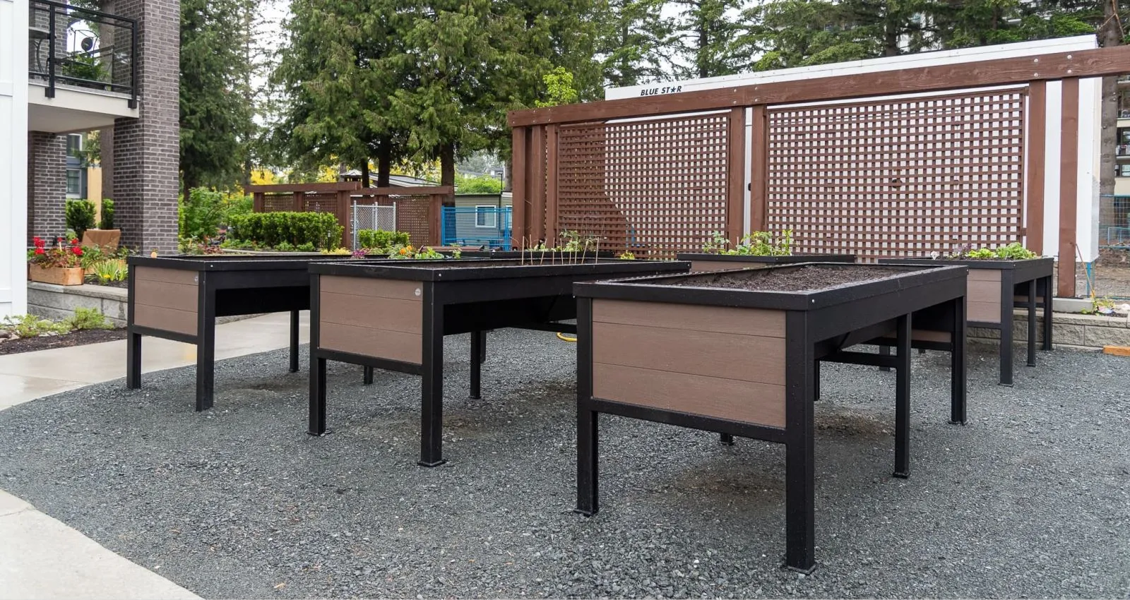 These raised planters feature recycled plastic lumber in a wood-grain finish and powder-coated metal frames. They provide an accessible gardening solution for community spaces.