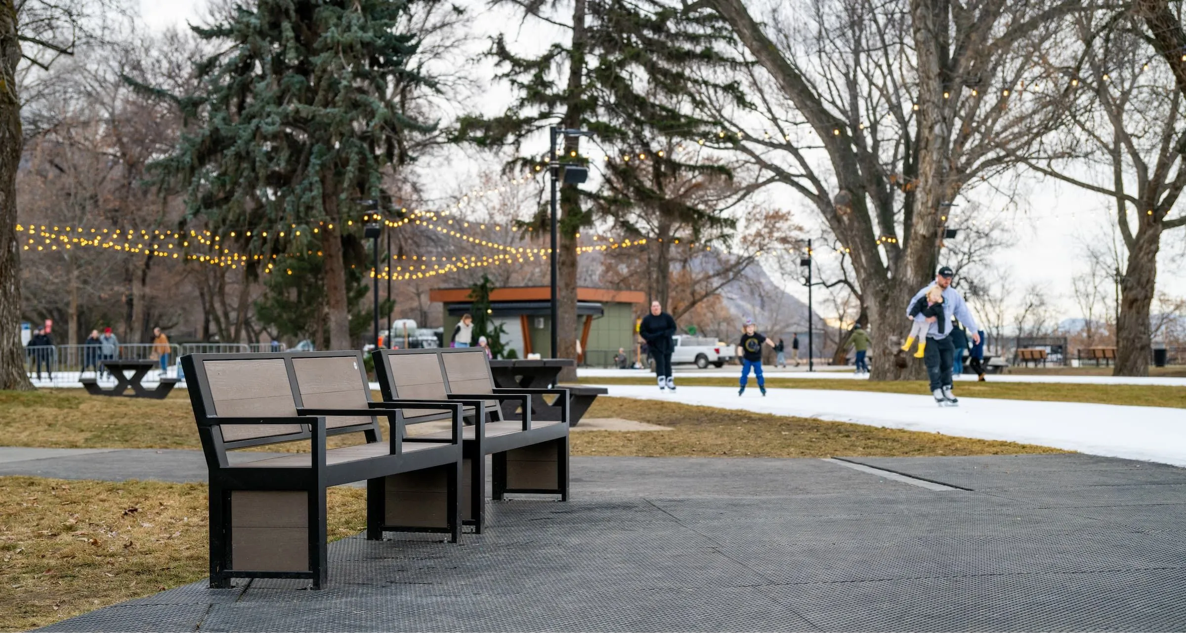 These benches offer comfortable seating along the ice skating loop in Riverside Park. The durable recycled plastic lumber and powder-coated metal construction ensures longevity in outdoor environments.