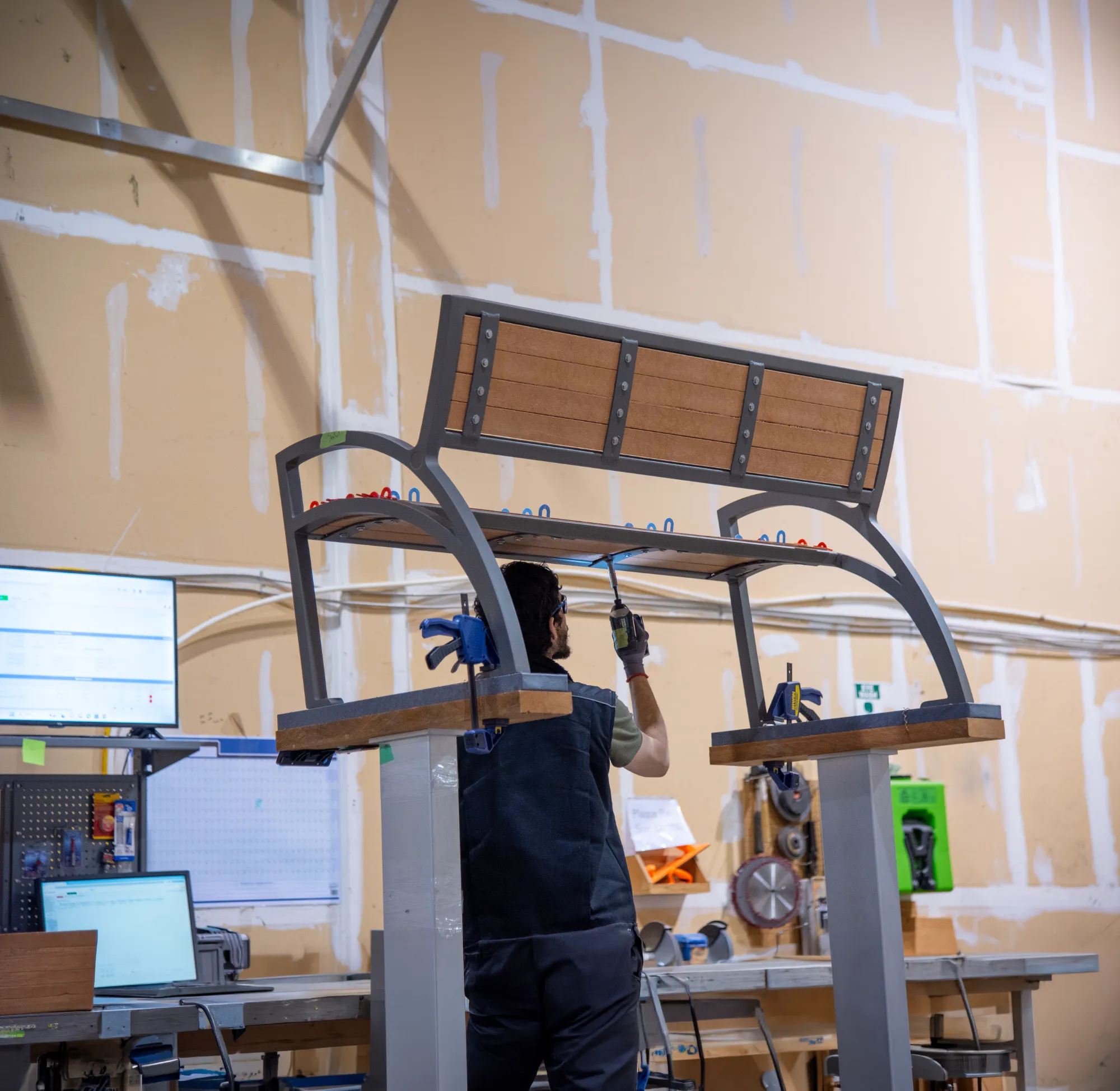 Assembling a Modena Bench