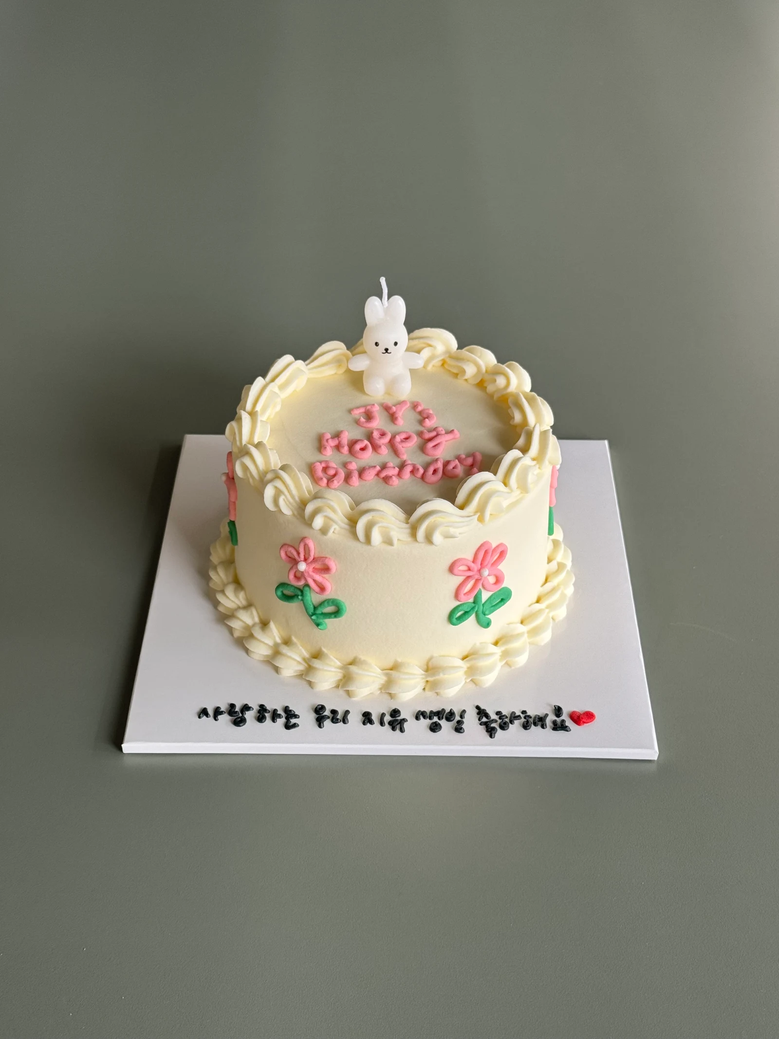 Bunny Blossom Cake 케이크 1번째 사진