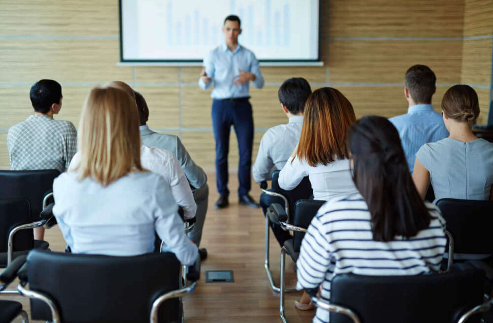 Não investir em treinamentos pode estagnar sua empresa. Descubra porquê Não investir em treinamentos pode estagnar sua empresa. Descubra porquê