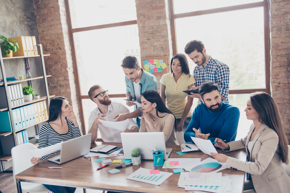 experiência do colaborador. Funcionários em reunião.