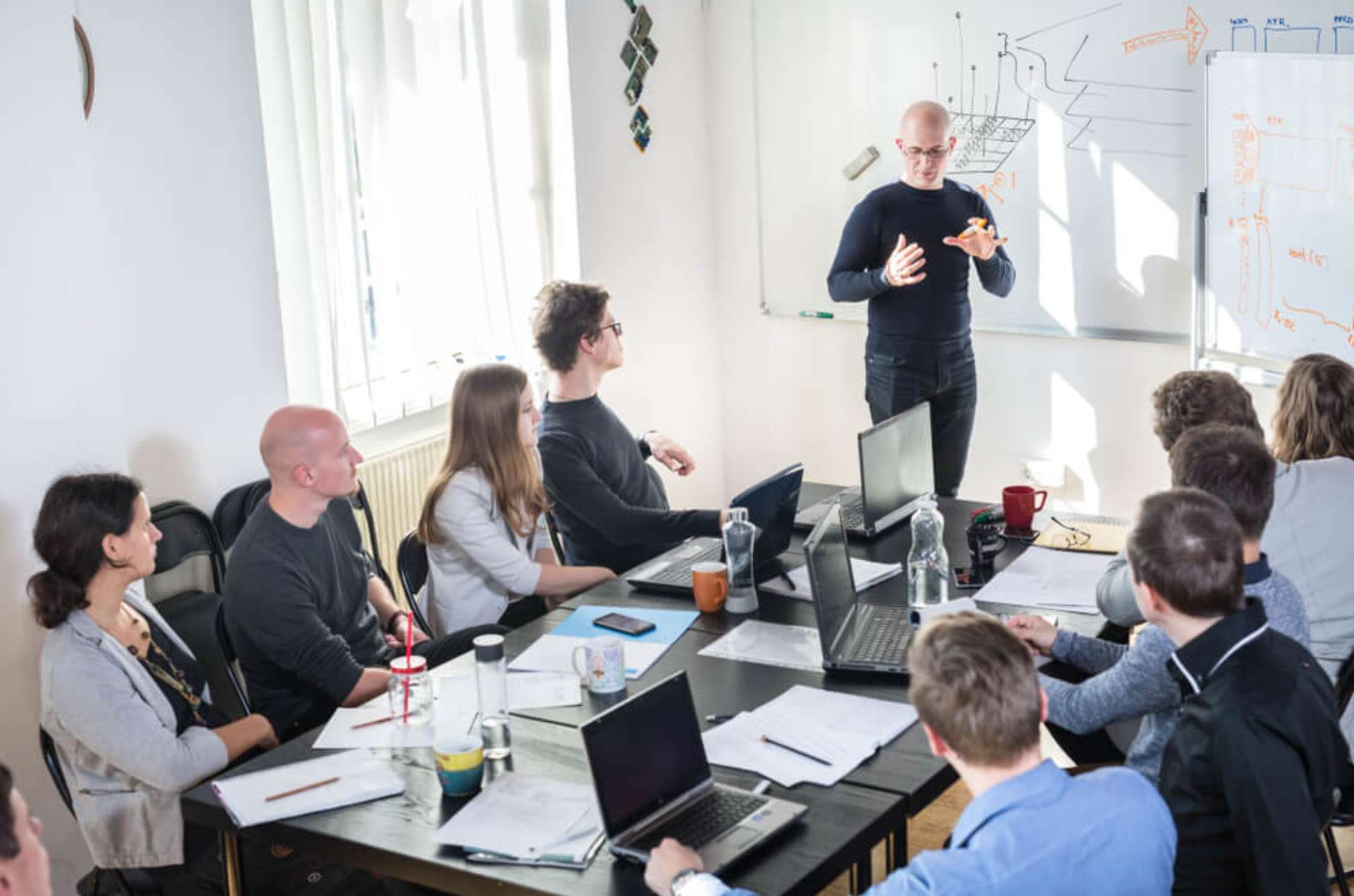 Como delegar tarefas da forma correta e contribuir para o desenvolvimento da sua empresa Como delegar tarefas da forma correta e contribuir para o desenvolvimento da sua empresa