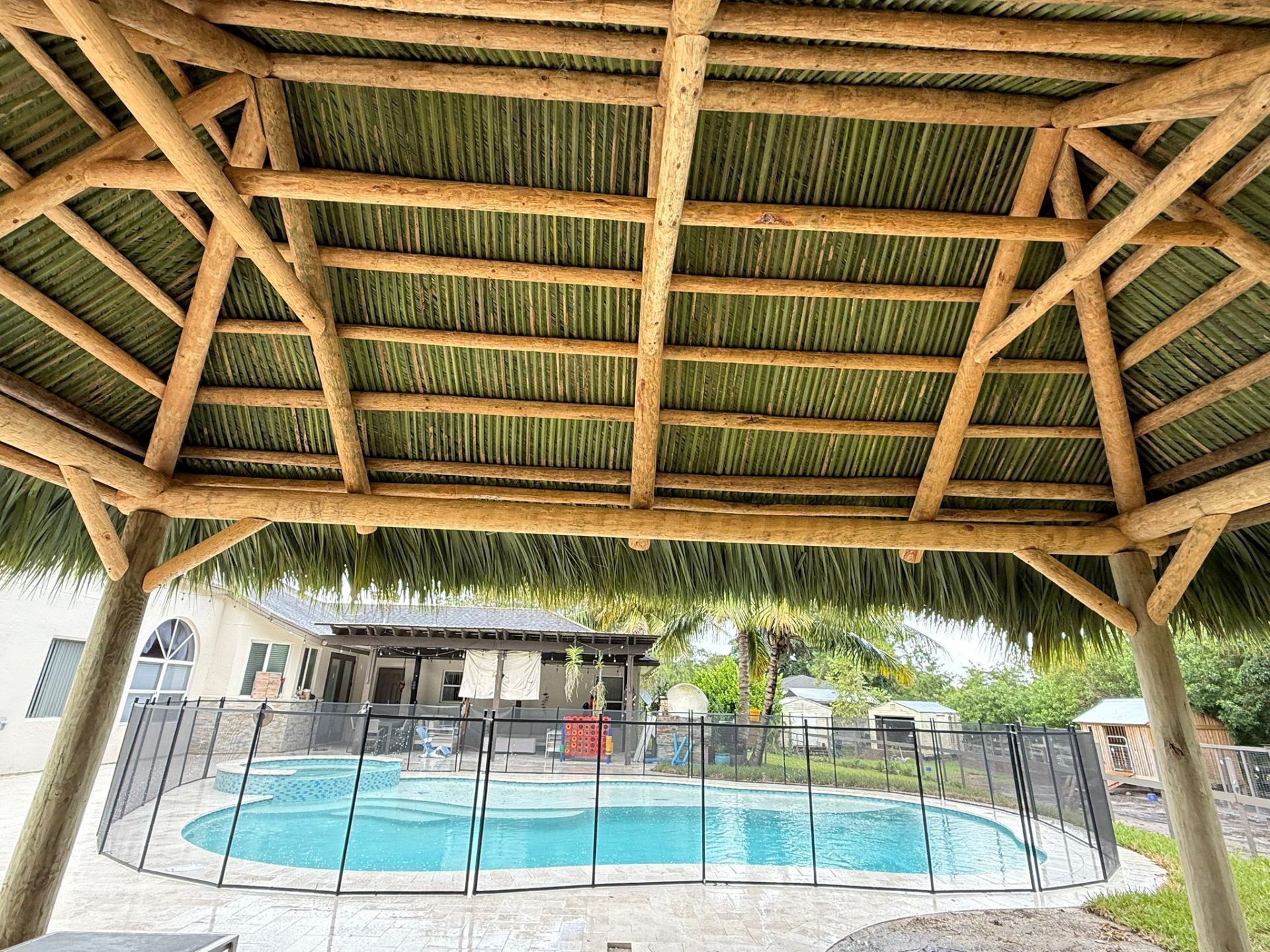 14 Ft x 24 Ft Tiki Hut Construction in Loxahatchee Florida – Monster Tiki Huts Project