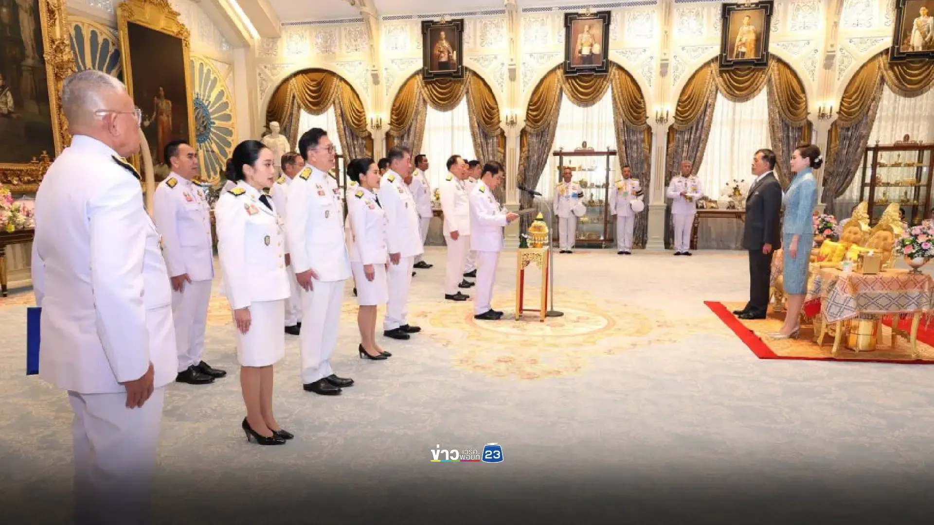 ในหลวง-พระราชินี พระราชทานพระบรมราชวโรกาสให้ ครม. ชุดใหม่เข้าเฝ้าถวายสัตย์ฯ