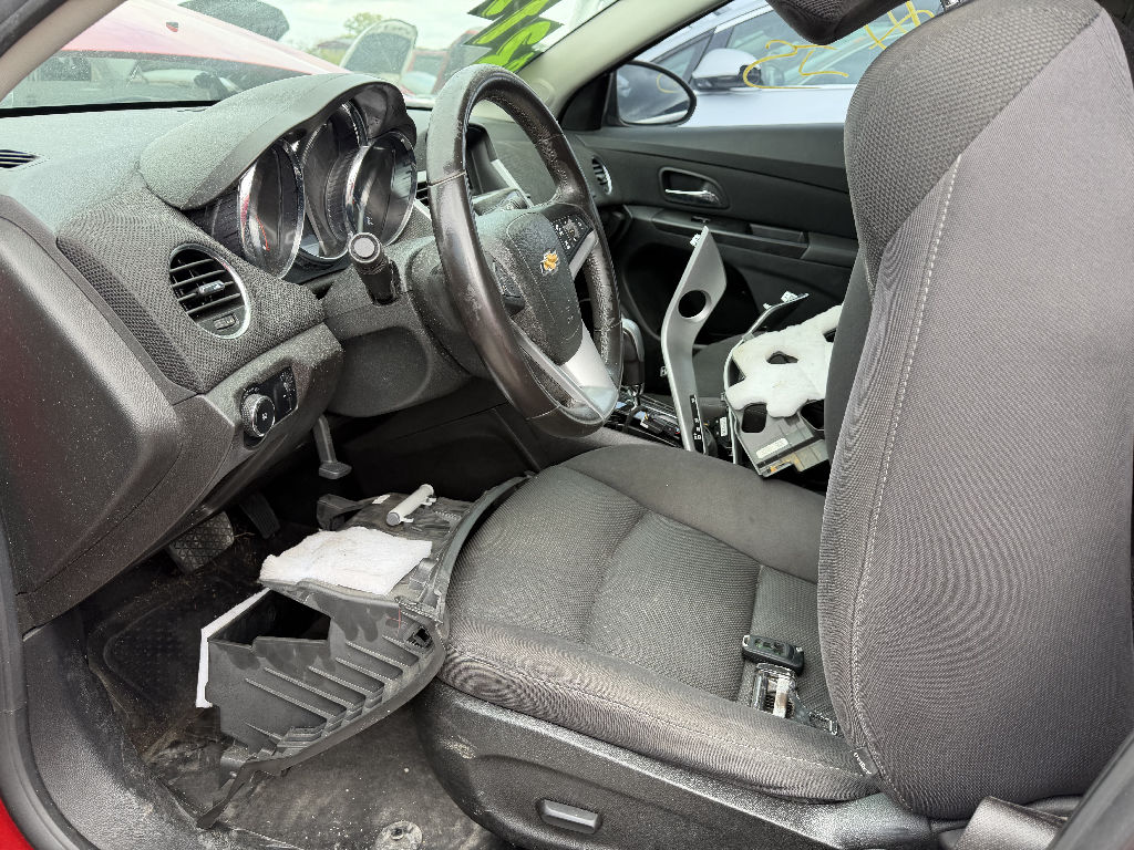 2013 Chevrolet Cruze photo 3