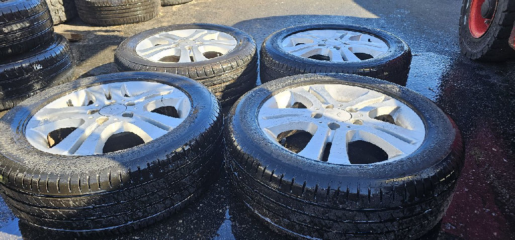 TYRES MERCEDES BENZ C200