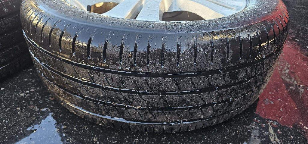 TYRES MERCEDES BENZ C200 photo 3