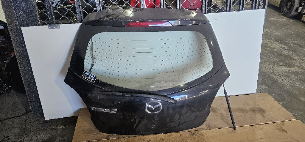 PARTS MAZDA 2 photo 3