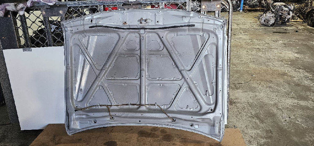 PARTS 1999 HILUX BONNET & DRIVER DOOR photo 4