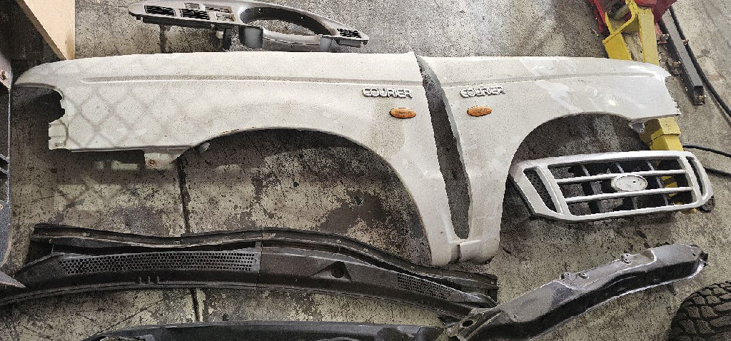 PARTS FORD COURIER