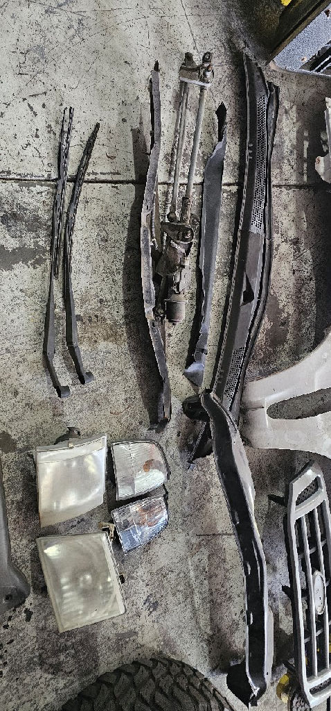 PARTS FORD COURIER photo 3