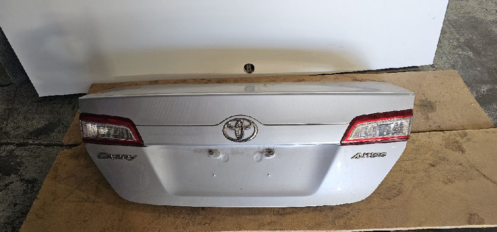 Parts Toyota Camry Bootlid photo 2